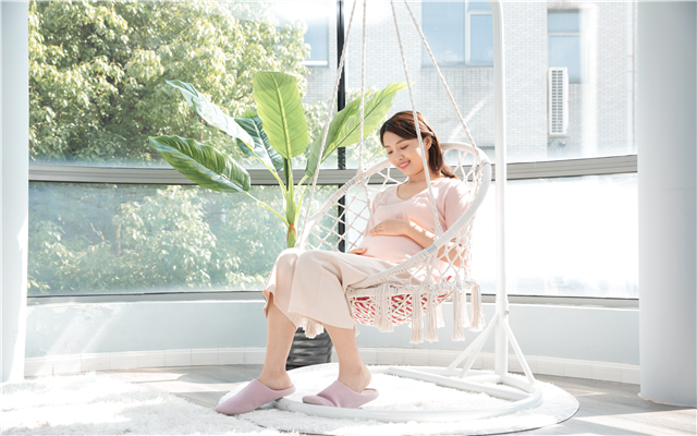 完善生育休假與生育保險制度